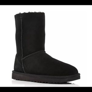 UGG Classic Short Zip Boot